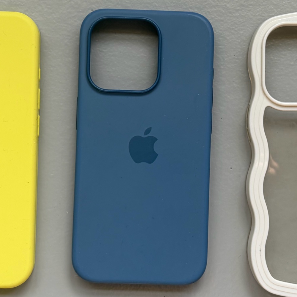 Apple iphone 15 pro Phone Case - Blue